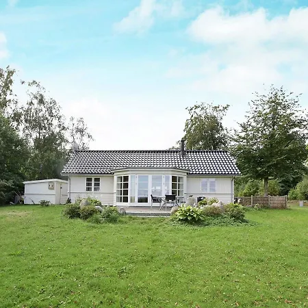 Holiday home Two-bedroom Holiday In Holbaek 2 Bronde